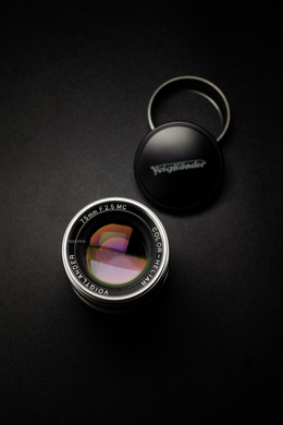 Voigtlander Color Heliar 75mm F 2.5 LTM Lens with Adapter to Leica M Mount